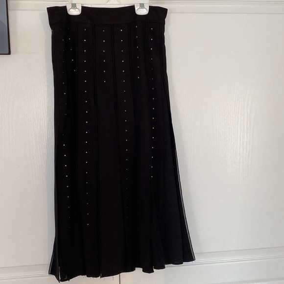 Black Guess flowy skirt with delicate stud detail - Picture 1 of 1